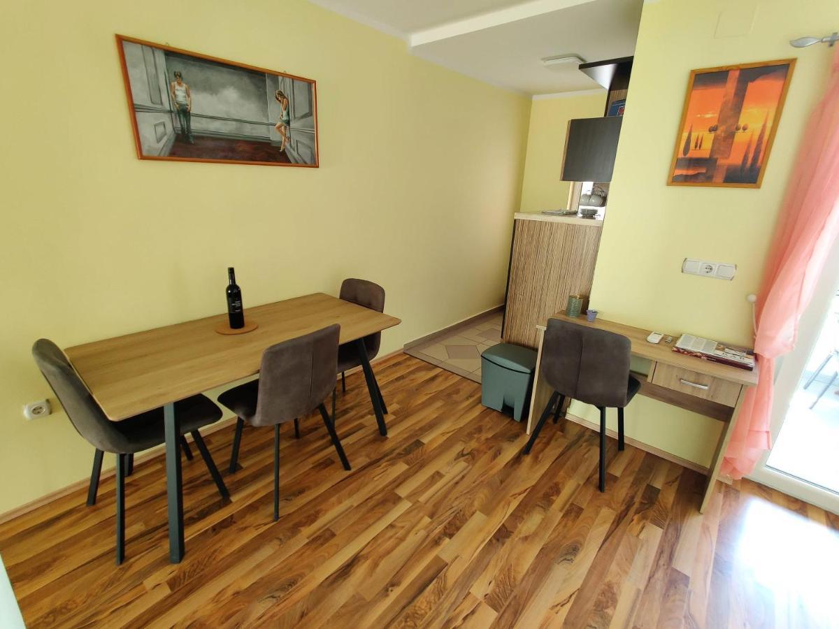 Apartments Lumar Palit Εξωτερικό φωτογραφία