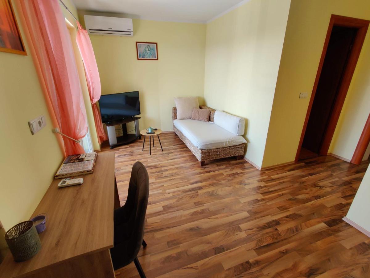 Apartments Lumar Palit Εξωτερικό φωτογραφία